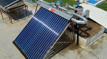Solar evacuated tube collector-based pressure-cooking system